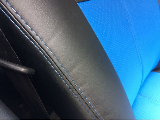 Авточехлы на Lada Largus