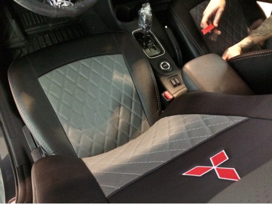 Авточехлы на Mitsubishi Outlander 3